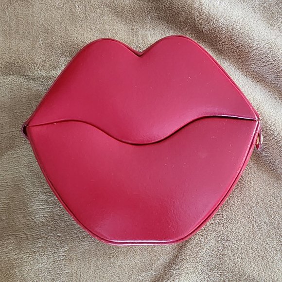 Wolf Designs Jewelry - Wolf Hot Lips Jewelry Box from 2000